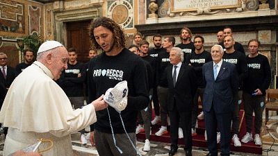 Il Pontefice sottolinea, 'sconfitta sportivo è giocare da solo' Il Pontefice sottolinea, 'sconfitta sportivo è giocare da solo'