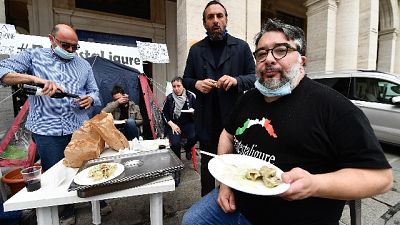 Manifestazione dei ristoratori di #protestaligure Manifestazione dei ristoratori di #protestaligure