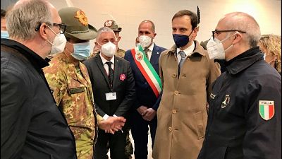 Calano gli isolamenti, stabili le terapie intensive Calano gli isolamenti, stabili le terapie intensive