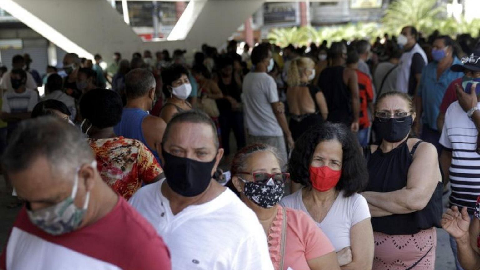 Brasil supera los 15 millones de casos de COVID-19; muertes alcanzan las 416.949
