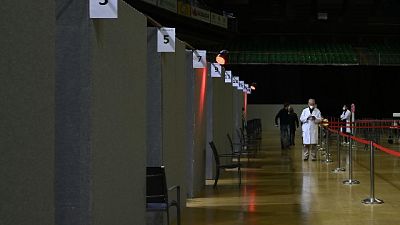 In calo isolamenti e ricoveri nei reparti In calo isolamenti e ricoveri nei reparti