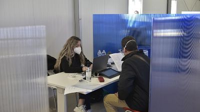 Anche ieri fatti 500 mila vaccini, 6 mln hanno avuto il richiamo Anche ieri fatti 500 mila vaccini, 6 mln hanno avuto il richiamo