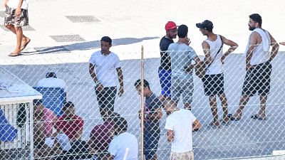 In 260 su nave quarantena, domani altri 190 a Porto Empedocle In 260 su nave quarantena, domani altri 190 a Porto Empedocle