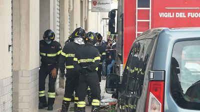 Dovrebbe servire a svuotare pozzo localizzato sotto una botola Dovrebbe servire a svuotare pozzo localizzato sotto una botola