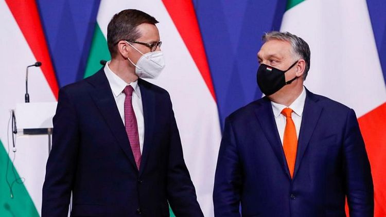 La UE podría aprobar los planes de gasto de Polonia y Hungría con condiciones
