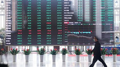 MERCADOS GLOBALES-Bolsas van rumbo a primera ganancia semanal en tres, avanzan precios de materias primas MERCADOS GLOBALES-Bolsas van rumbo a primera ganancia semanal en tres, avanzan precios de materias primas