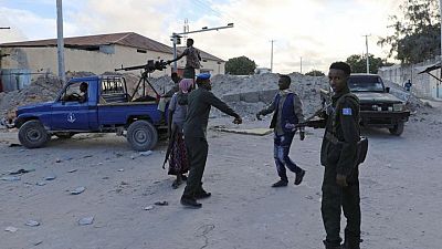 جنود مناهضون لرئيس الصومال يبدأون العودة إلى الثكنات