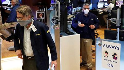 ستاندرد أند بورز وداو يغلقان عند ذرى قياسية بعد تقرير الوظائف ستاندرد أند بورز وداو يغلقان عند ذرى قياسية بعد تقرير الوظائف