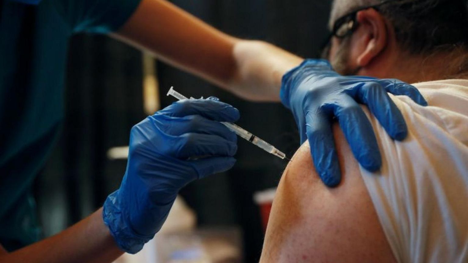 Pfizer/BioNTech apuntan a producir 4.000 millones de dosis de vacuna contra COVID en 2022