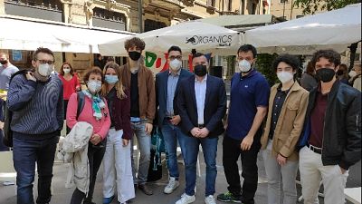 Promossa campagna 'Una bandiera arcobaleno sulle vetrine' Promossa campagna 'Una bandiera arcobaleno sulle vetrine'
