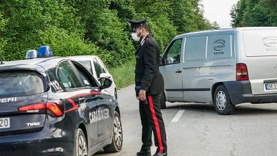 A Stupinigi. Accanto bici e cellulare. Indagano i carabinieri