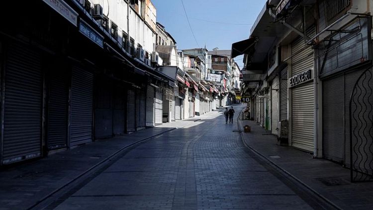 إصابات كورونا اليومية في تركيا أقل من 20 ألفا لأول مرة منذ منتصف مارس
