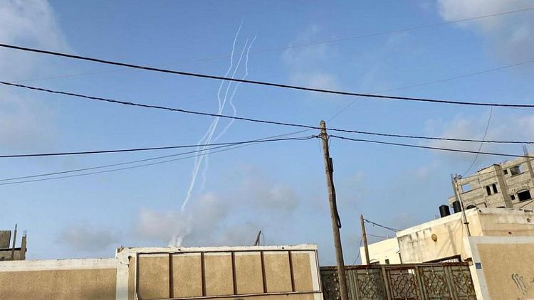 انطلاق صفارات الإنذار في القدس وسماع دوي عدة انفجارات