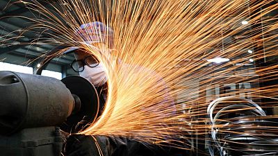Crecimiento de actividad manufacturera de China cae a mínimo de 15 meses en julio: PMI Caixin