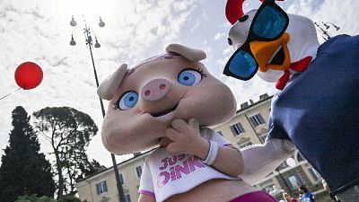 Settore da 60 mila addetti protesta contro apertura all'1 luglio Settore da 60 mila addetti protesta contro apertura all'1 luglio