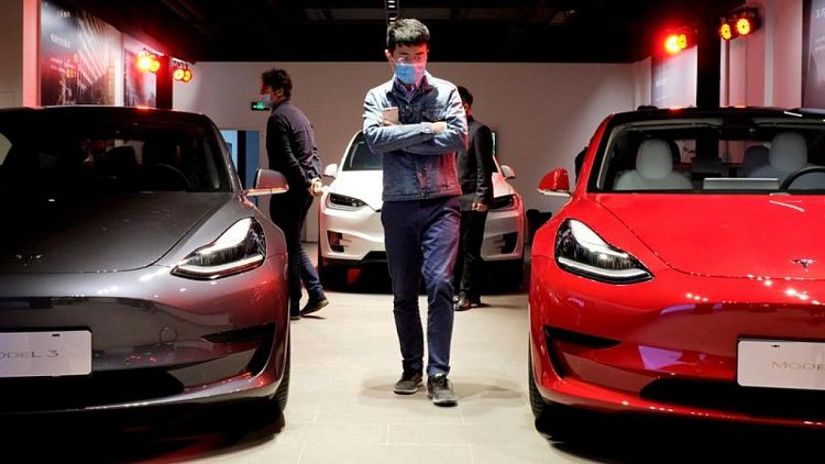 EXCLUSIVA-Tesla frena compra de terrenos en Shanghái debido a tensiones entre EEUU y China: fuentes