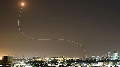صفارات الإنذار تدوي وسماع دوي انفجارات في تل أبيب وسط إطلاق صواريخ من غزة صفارات الإنذار تدوي وسماع دوي انفجارات في تل أبيب وسط إطلاق صواريخ من غزة