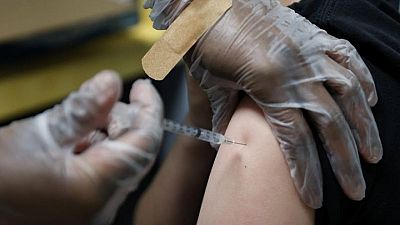 نظرة فاحصة-هل يتعين تطعيم القاصرين باللقاح المضاد لكوفيد-19؟ نظرة فاحصة-هل يتعين تطعيم القاصرين باللقاح المضاد لكوفيد-19؟
