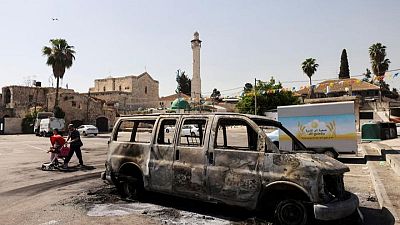 Una sinagoga incendiada y varios vehículos quemados en ciudades mixtas en Israel Una sinagoga incendiada y varios vehículos quemados en ciudades mixtas en Israel
