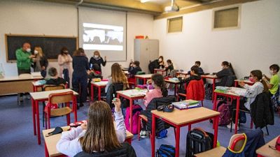 Scendono sia i casi positivi che le persone in isolamento Scendono sia i casi positivi che le persone in isolamento