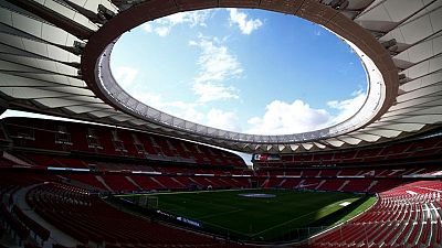 España permitirá que espectadores vuelvan a los estadios de fútbol con un 30% de ocupación España permitirá que espectadores vuelvan a los estadios de fútbol con un 30% de ocupación