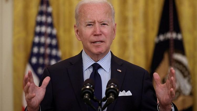 Biden prohíbe la inversión en decenas de empresas chinas de defensa y tecnología