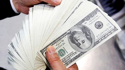 الدولار يتلقى دعما جديدا من بيانات أمريكية وتصريحات مائلة للتشديد