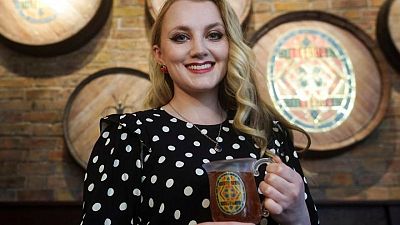 "Azucarada, cremosa, deliciosa": pruebe la cerveza de mantequilla de Harry Potter en Nueva York "Azucarada, cremosa, deliciosa": pruebe la cerveza de mantequilla de Harry Potter en Nueva York