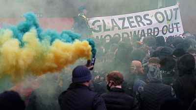 Bus del Liverpool es bloqueado en camino a Old Trafford antes de partido contra Manchester Utd: reportes Bus del Liverpool es bloqueado en camino a Old Trafford antes de partido contra Manchester Utd: reportes