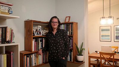 Feministas, políticos y presentadoras de televisión luchan por reescribir la Constitución de Chile Feministas, políticos y presentadoras de televisión luchan por reescribir la Constitución de Chile