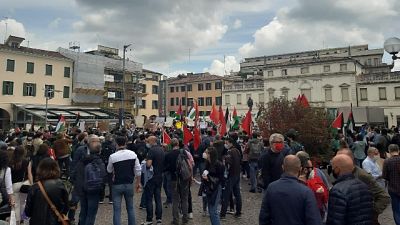 In piazza 300 aderenti a Rifondazione Comunista e Donne in Nero