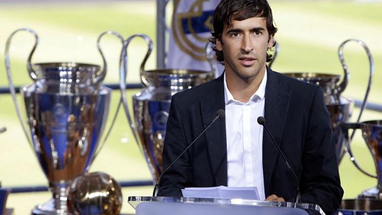 Raúl dice que quiere estar en el Real Madrid en medio de reportes de adiós de Zidane
