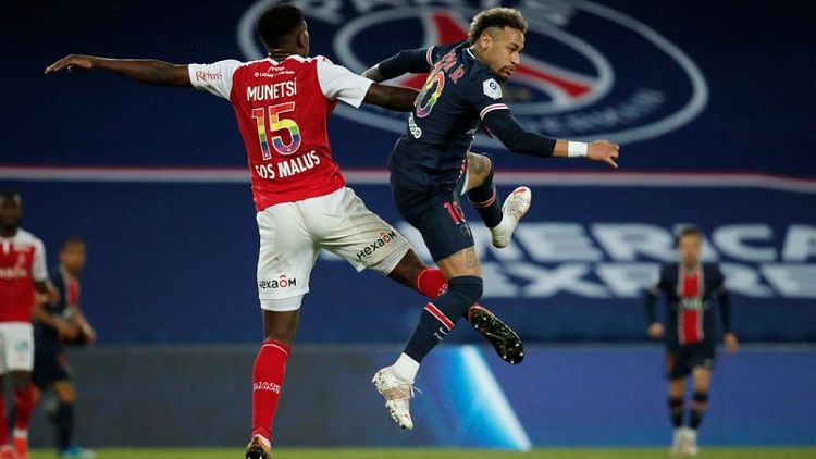 Soccer-PSG cling on to title hopes as leaders Lille held