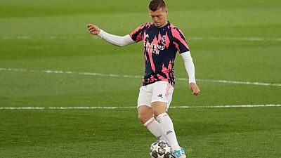 Kroos da positivo de COVID-19, será baja en Madrid para jornada final de liga que definirá al campeón Kroos da positivo de COVID-19, será baja en Madrid para jornada final de liga que definirá al campeón