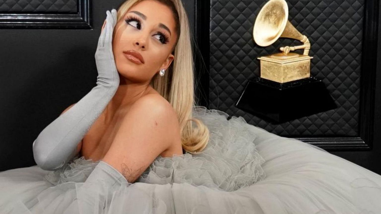 Ariana Grande se casa con su novio, un agente inmobiliario