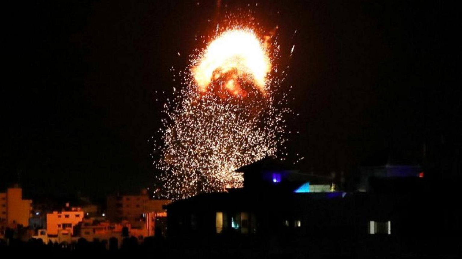 قوى عالمية تدعو للهدنة مع احتدام الصراع بين إسرائيل والفلسطينيين