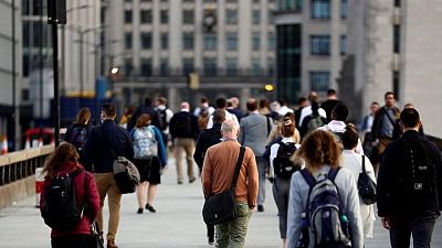 La tasa de desempleo del Reino Unido cae y la contratación aumenta al relajarse el confinamiento La tasa de desempleo del Reino Unido cae y la contratación aumenta al relajarse el confinamiento