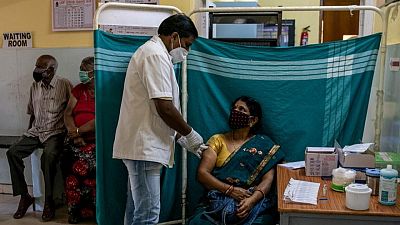 India podría suspender principales exportaciones de vacuna COVID-19 hasta octubre -fuentes India podría suspender principales exportaciones de vacuna COVID-19 hasta octubre -fuentes