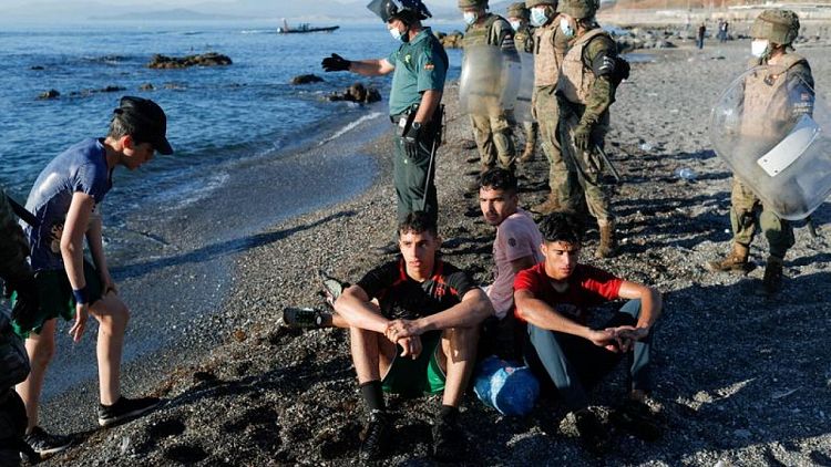 España acelera las expulsiones de Ceuta tras remitir la llegada de migrantes de Marruecos