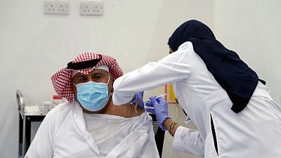 السعودية تطلب من شركات الطيران تسجيل بيانات تطعيم المسافرين