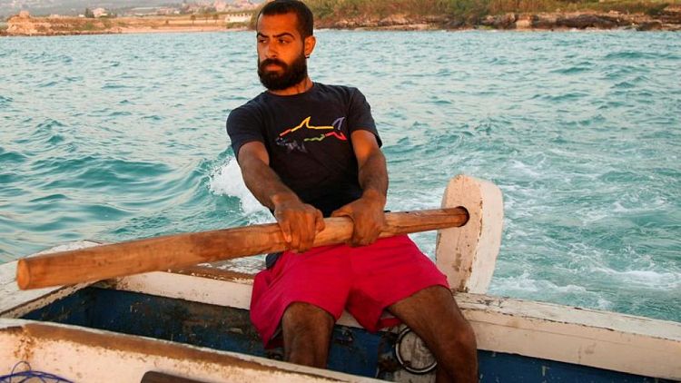 لبناني يركب البحر طلبا للرزق بعد أن خذلته دراسته الجامعية
