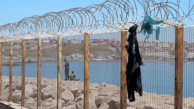 España acusa a Marruecos de "chantaje" por el aumento de inmigrantes en Ceuta España acusa a Marruecos de "chantaje" por el aumento de inmigrantes en Ceuta