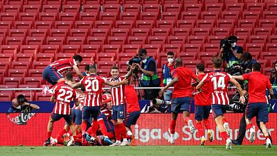 El Atlético aspira a frustrar las esperanzas del Madrid y alzarse con La Liga El Atlético aspira a frustrar las esperanzas del Madrid y alzarse con La Liga