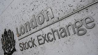 Inquietud por inflación impulsa a las acciones globales pero frena al dólar Inquietud por inflación impulsa a las acciones globales pero frena al dólar