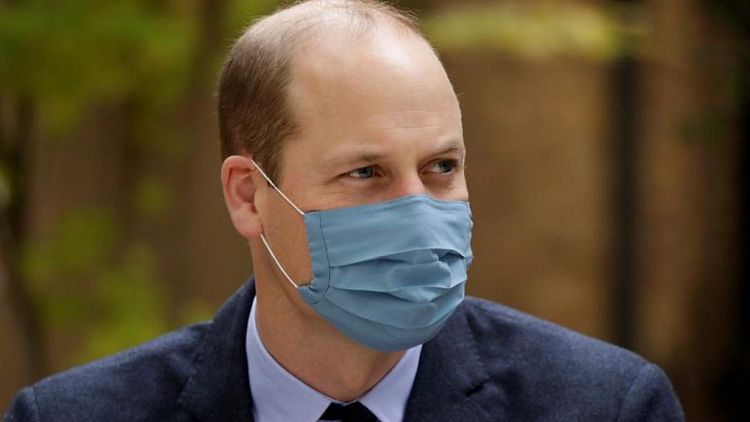 Príncipe Guillermo de Gran Bretaña recibe primera dosis de vacuna de COVID-19