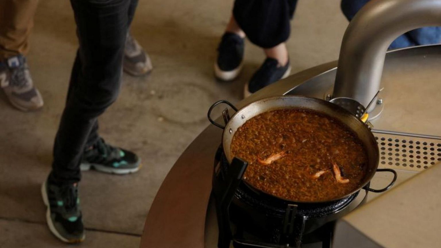 Ole! Spanish chef gives thumbs up to a robot-made paella