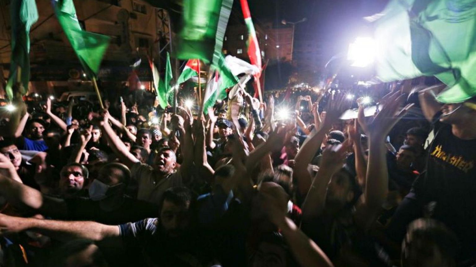 ردد السكان تكبيرات العيد "الله أكبر الله أكبر ولله الحمد".