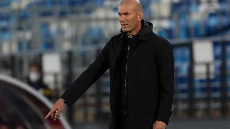 Zidane rechaza hablar de su futuro en el Madrid antes del duelo por el título de Liga