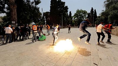 مصادمات بين فلسطينيين والشرطة الإسرائيلية في القدس مصادمات بين فلسطينيين والشرطة الإسرائيلية في القدس