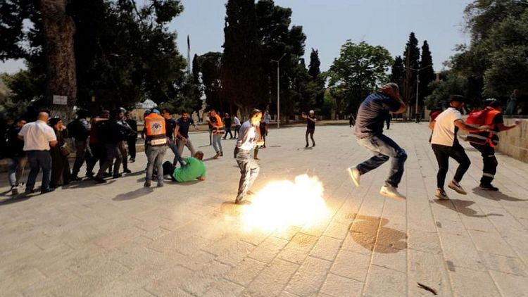 مصادمات بين فلسطينيين والشرطة الإسرائيلية في القدس